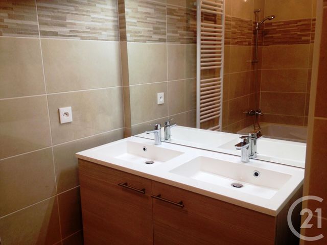 Appartement F4 à louer - 4 pièces - 87.74 m2 - FERNEY VOLTAIRE - 01 - RHONE-ALPES - Century 21 Adl Genevois