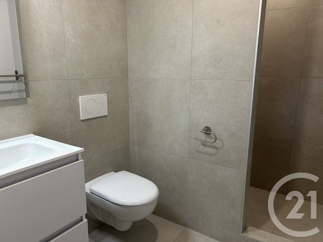 Appartement F3 bis à louer - 3 pièces - 108.38 m2 - PERON - 01 - RHONE-ALPES - Century 21 Adl Genevois