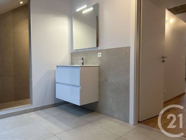 Appartement F3 bis à louer - 3 pièces - 108.38 m2 - PERON - 01 - RHONE-ALPES - Century 21 Adl Genevois