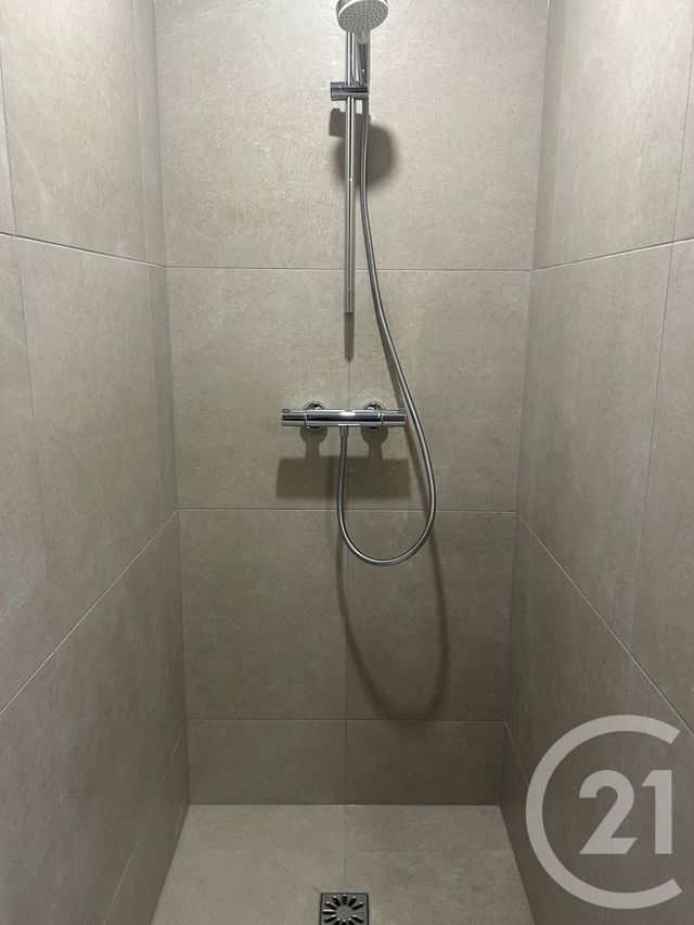 Appartement F2 bis à louer - 3 pièces - 95.72 m2 - PERON - 01 - RHONE-ALPES - Century 21 Adl Genevois