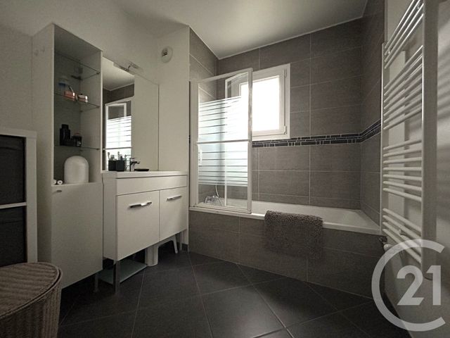 Appartement F3 à louer - 3 pièces - 77.29 m2 - ST JULIEN EN GENEVOIS - 74 - RHONE-ALPES - Century 21 Adl Genevois