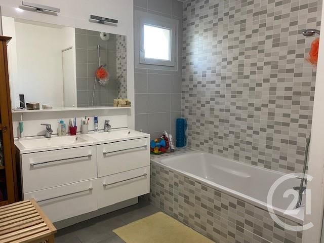 Appartement T4 à louer - 4 pièces - 94.35 m2 - ORNEX - 01 - RHONE-ALPES - Century 21 Adl Genevois