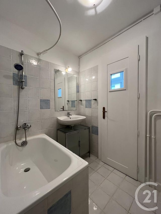 Appartement F3 à louer - 3 pièces - 56.38 m2 - ANNEMASSE - 74 - RHONE-ALPES - Century 21 Adl Genevois