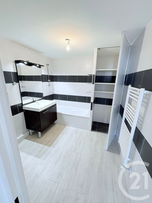 Appartement F3 à louer - 3 pièces - 72.8 m2 - ANNEMASSE - 74 - RHONE-ALPES - Century 21 Adl Genevois